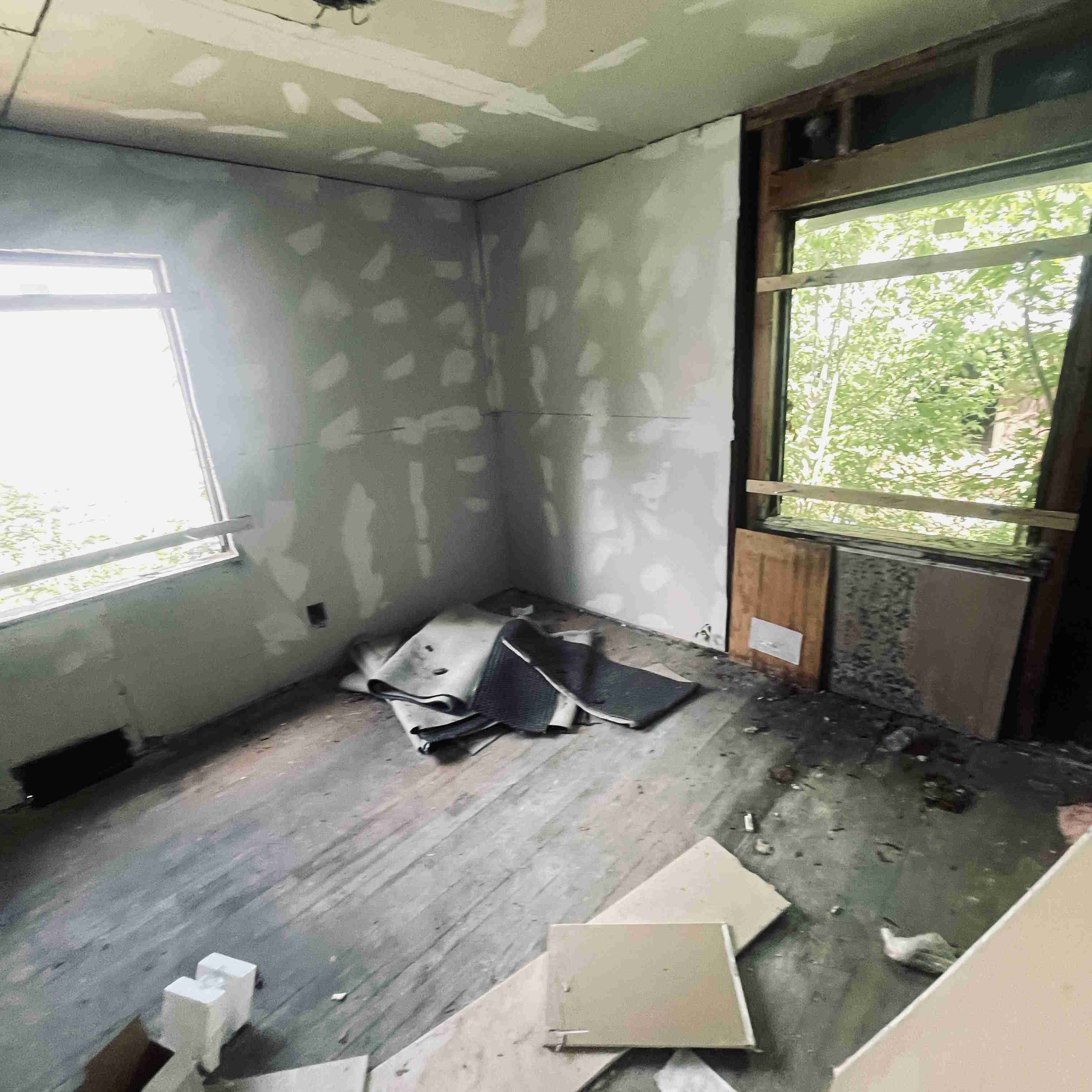 19220 Albany St (39).jpg